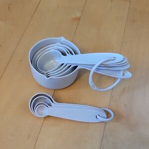 9 Piece Measuring Cups And Spoons Beige